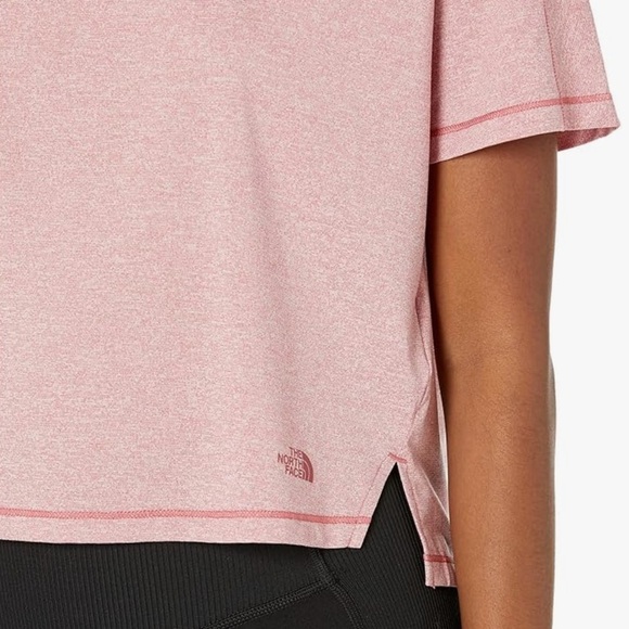 THE NORTH FACE  EA Dawndream Relaxed Short Sleeve in Slate Rose Heather - Picture 3 of 7